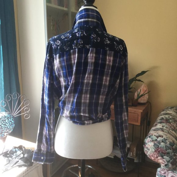 Color blocked long sleeve button down shirt, great for fall - Picture 6 of 6